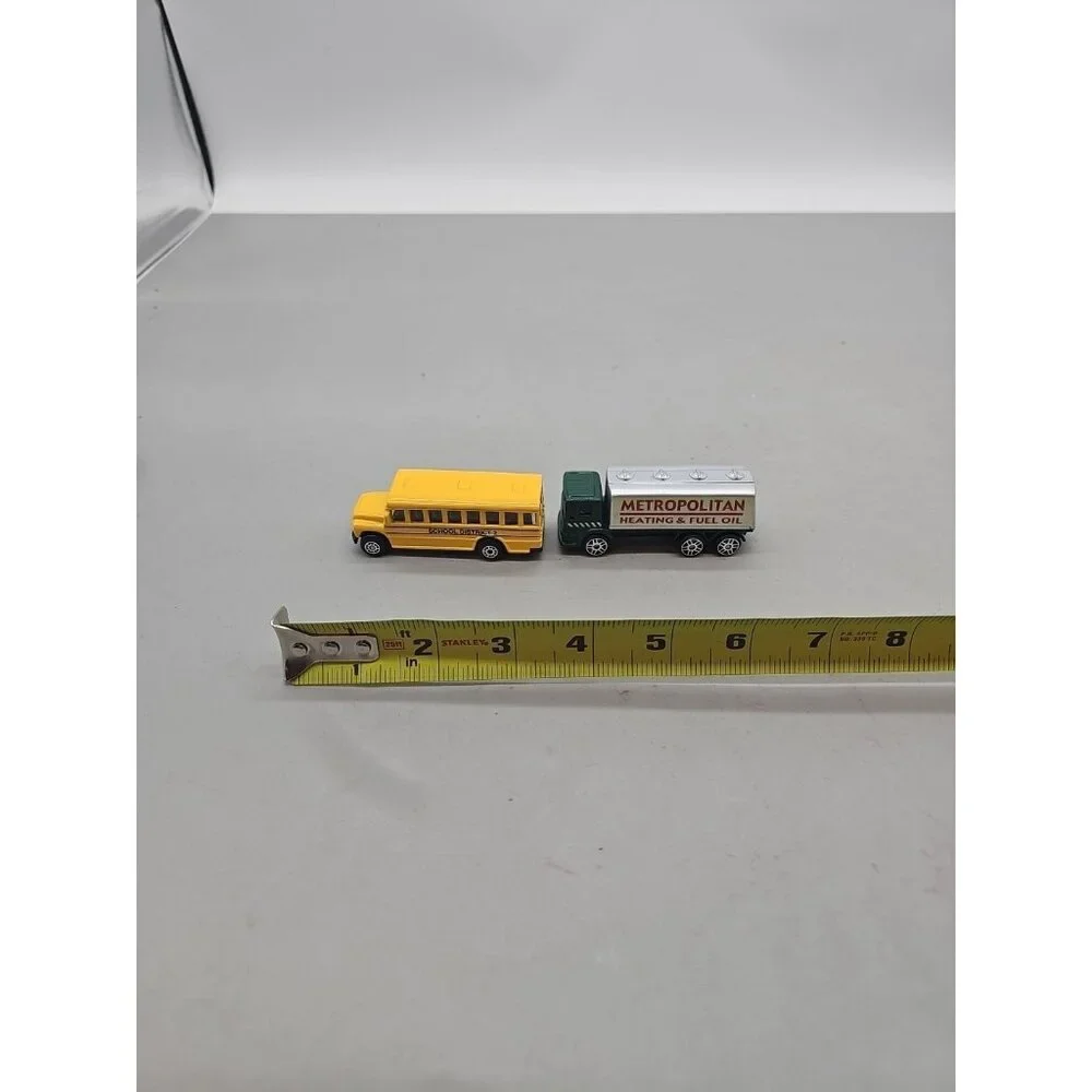 Maisto Gas Tanker Leyland‎ Metropolitan Heating & Fuel Oil 1/64 & School Bus